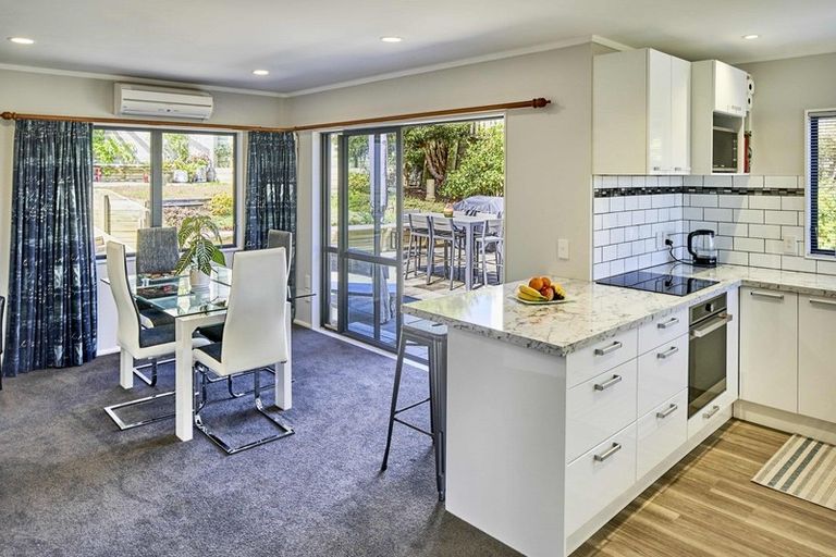 Photo of property in 22 The Crowsnest, Whitby, Porirua, 5024