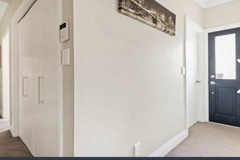 Photo of property in 119 Apu Crescent, Lyall Bay, Wellington, 6022