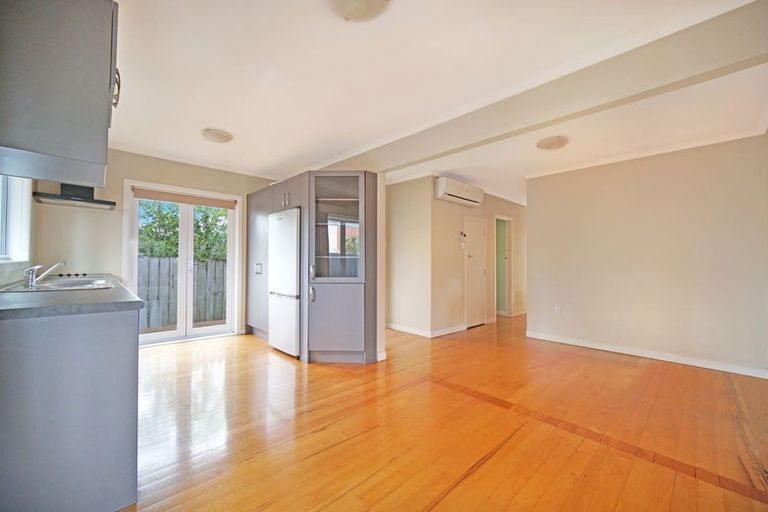 Photo of property in 8 Border Road, Henderson, Auckland, 0612