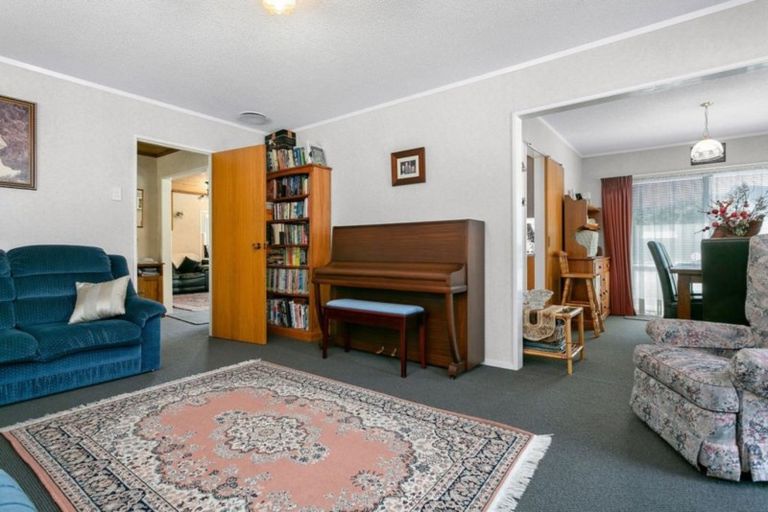 Photo of property in 321 Shakespeare Street, Leamington, Cambridge, 3432