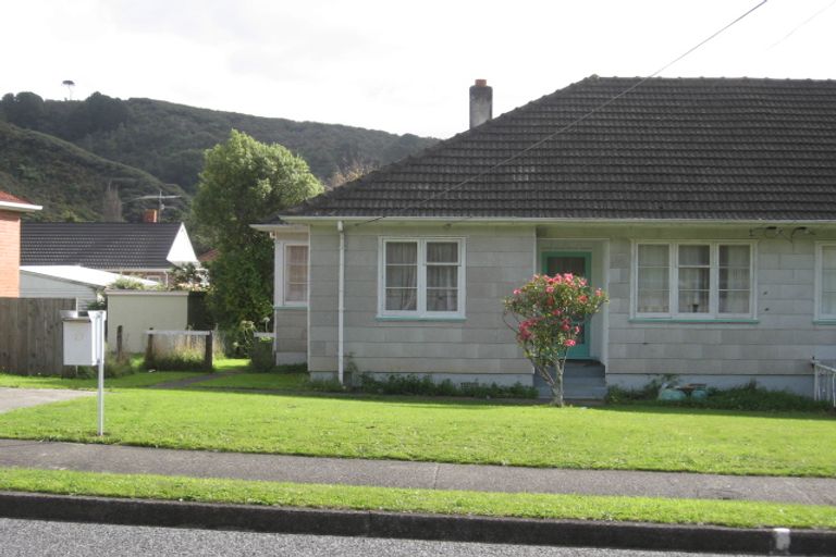 Photo of property in 18 Judd Crescent, Naenae, Lower Hutt, 5011