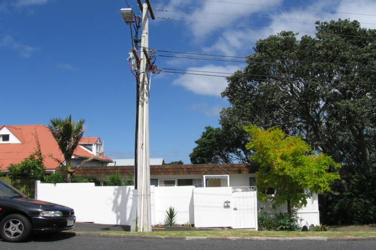 Photo of property in 1/158 Glenfield Road, Birkenhead, Auckland, 0626