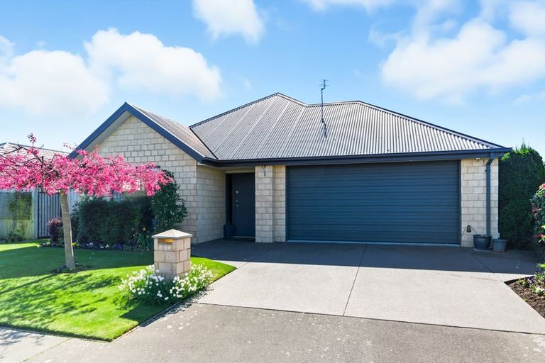 Photo of property in 87 Rannoch Drive, Broomfield, Christchurch, 8042