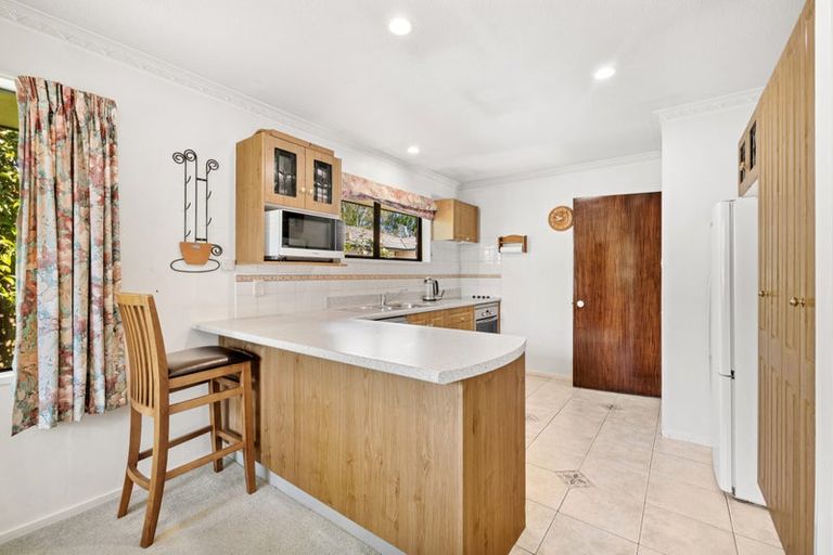 Photo of property in 7 Clivedon Place, Redwood, Christchurch, 8051