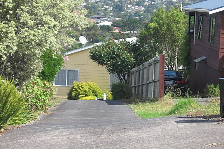 Photo of property in 2/5 Valecrest Place, Bayview, Auckland, 0629