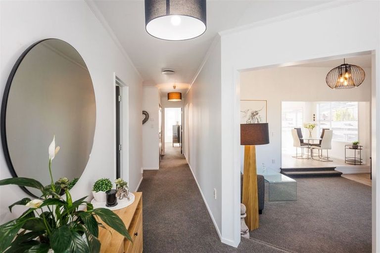 Photo of property in 17 Palliser Place, Milson, Palmerston North, 4414