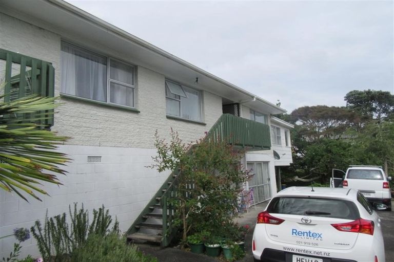 Photo of property in 2/14 Lake Road, Northcote, Auckland, 0627