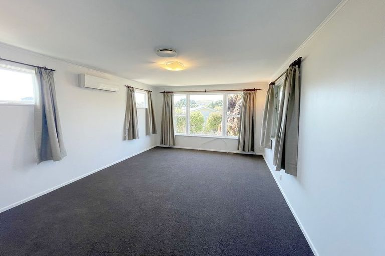 Photo of property in 43 Lynda Avenue, Paparangi, Wellington, 6037