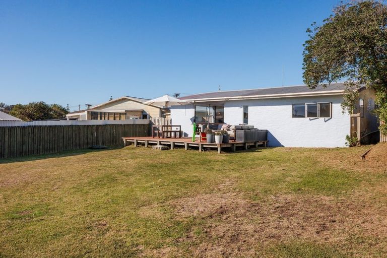 Photo of property in 12 Rangitane Street, Himatangi Beach, Foxton, 4891