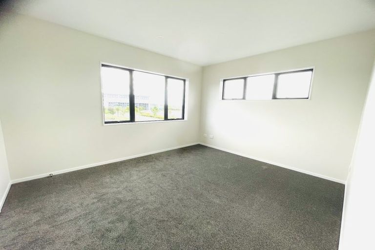 Photo of property in 18 Rorotu Avenue, Karaka, 2113