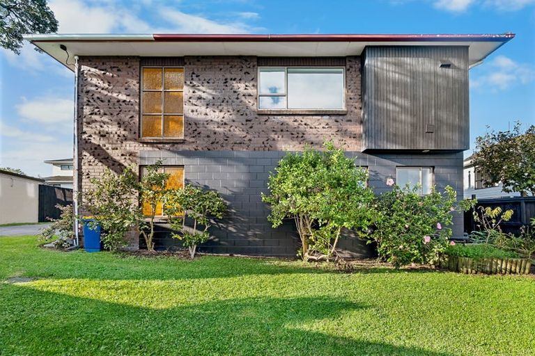 Photo of property in 1/965 Beach Road, Torbay, Auckland, 0630