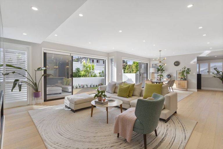 Photo of property in 6 Bevyn Street, Castor Bay, Auckland, 0620