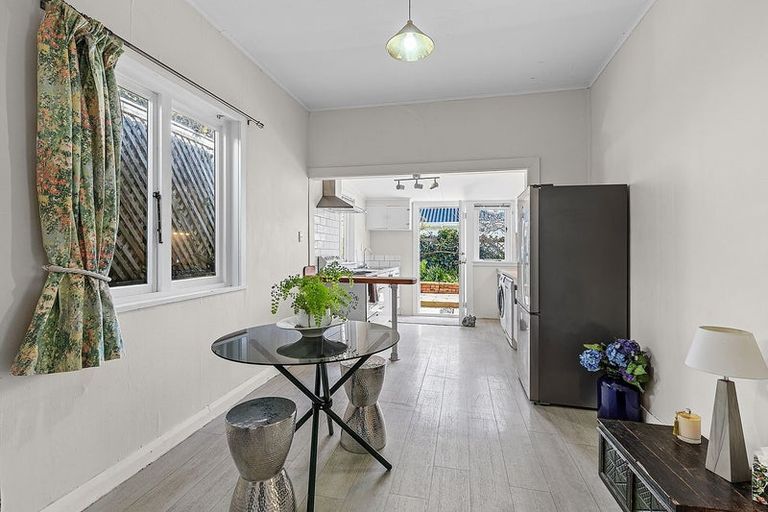 Photo of property in 10 Rimu Road, Kelburn, Wellington, 6012