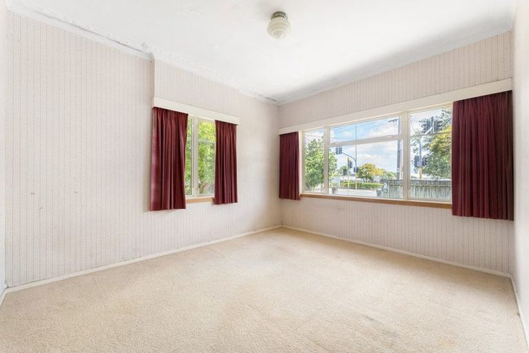 Photo of property in 277 Hobsonville Road, Hobsonville, Auckland, 0618