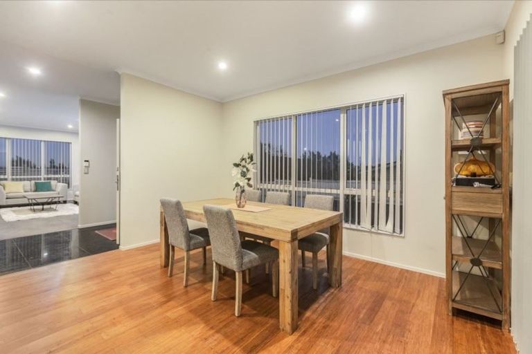 Photo of property in 8 Mcwhirters Farm Lane, Massey, Auckland, 0614