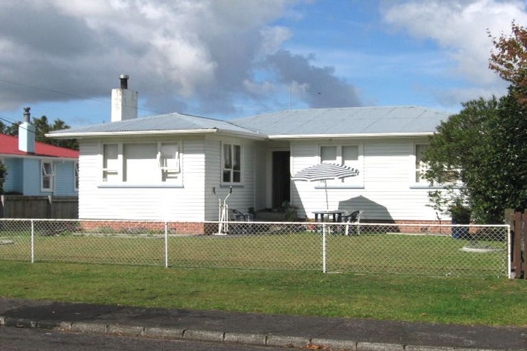 Photo of property in 13 Enderby Drive, Te Atatu Peninsula, Auckland, 0610
