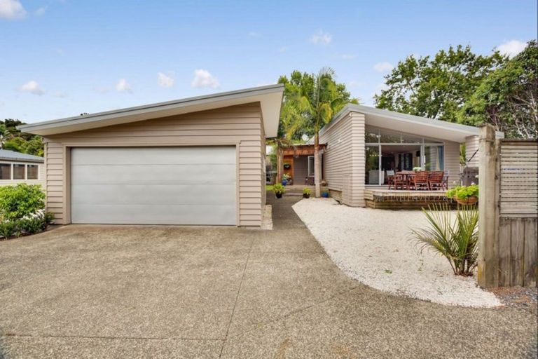 Photo of property in 122a Glendale Road, Glen Eden, Auckland, 0602