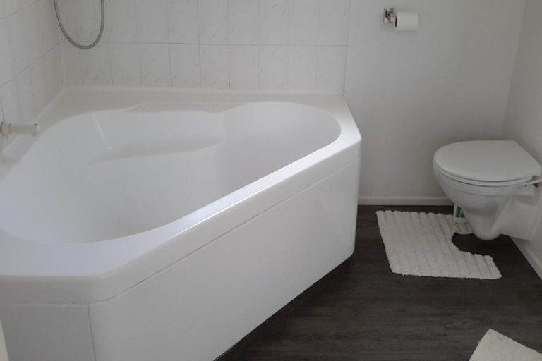 Photo of property in 26 Mayall Avenue, Beach Haven, Auckland, 0626