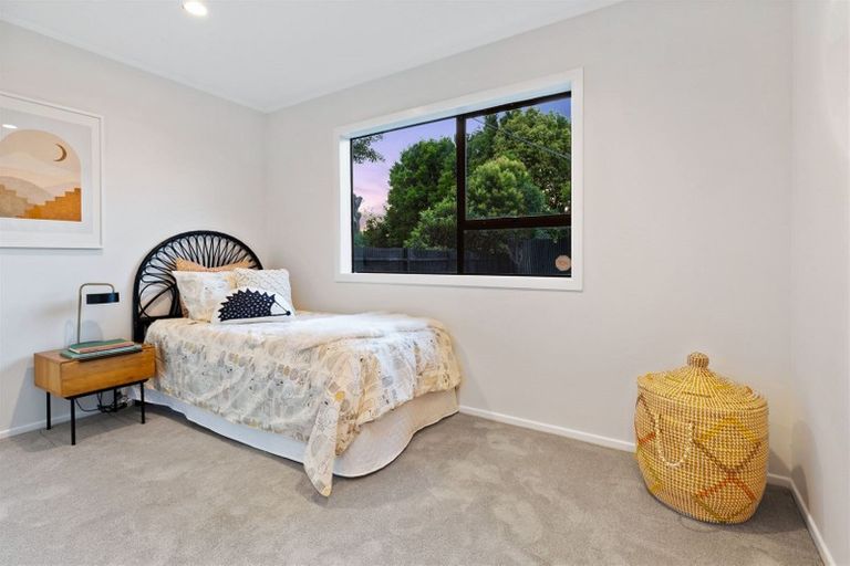 Photo of property in 11 Ranui Station Road, Ranui, Auckland, 0612