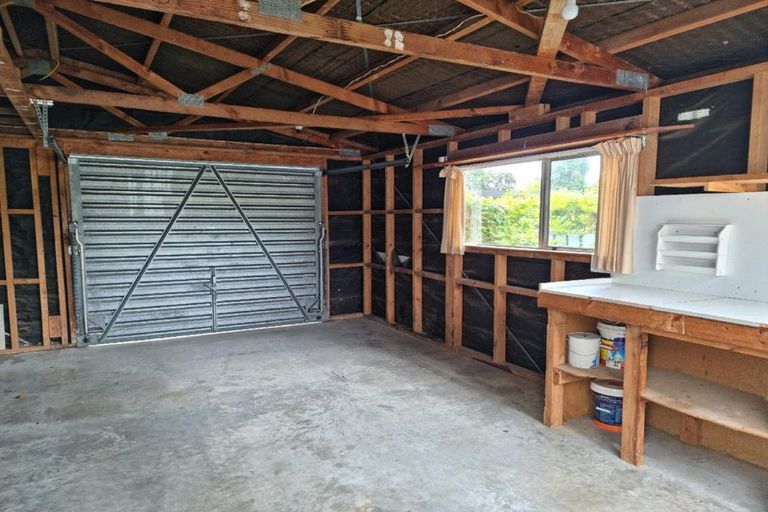 Photo of property in 15 Pokapu Street, Titirangi, Auckland, 0600