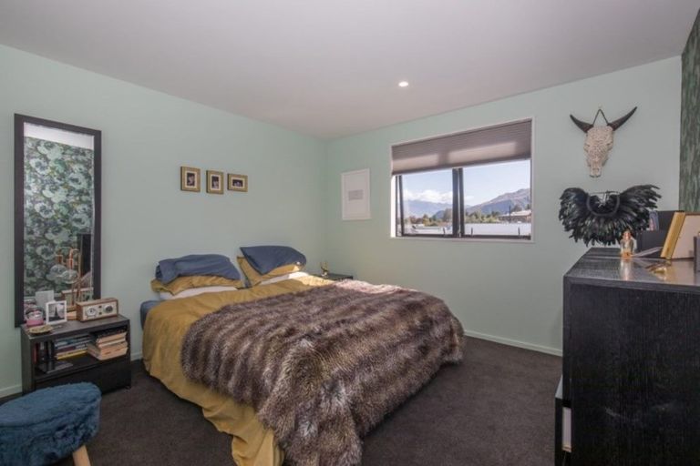 Photo of property in 4 Kapuka Lane, Wanaka, 9305