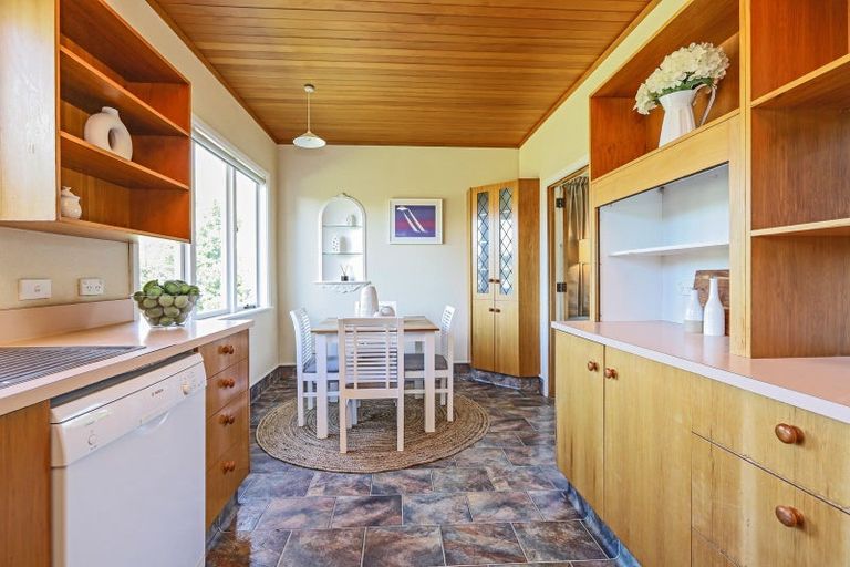 Photo of property in 8 Neeve Road, Taradale, Napier, 4112