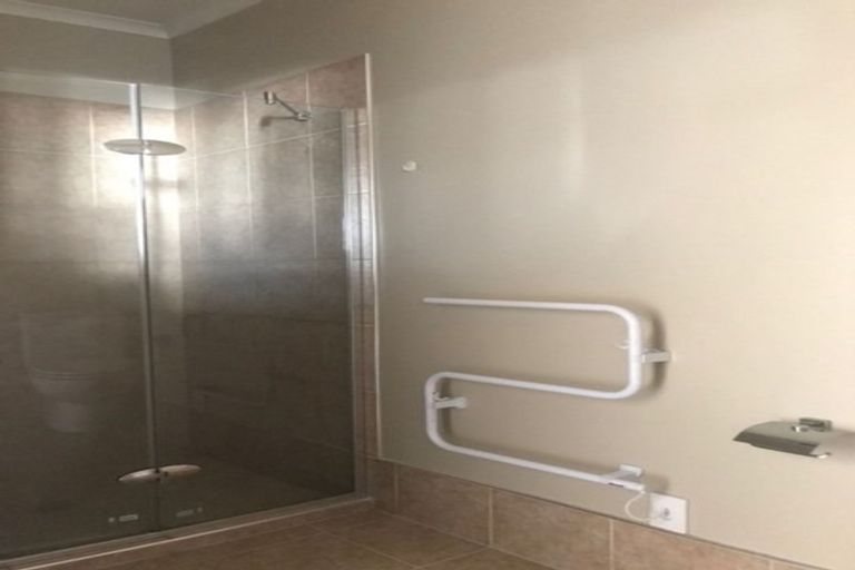 Photo of property in 4/11 Carlos Drive, Flat Bush, Auckland, 2016