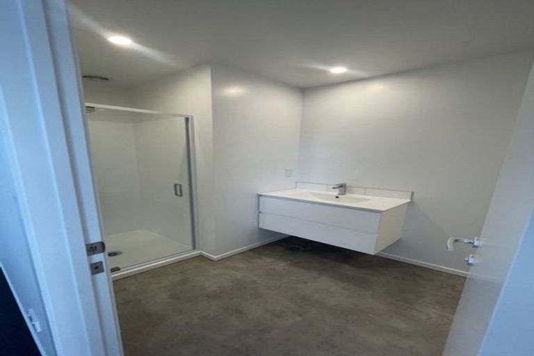 Photo of property in 3/504 Don Buck Road, Massey, Auckland, 0614