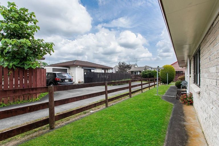 Photo of property in 6 Youngs Road, Papakura, 2110
