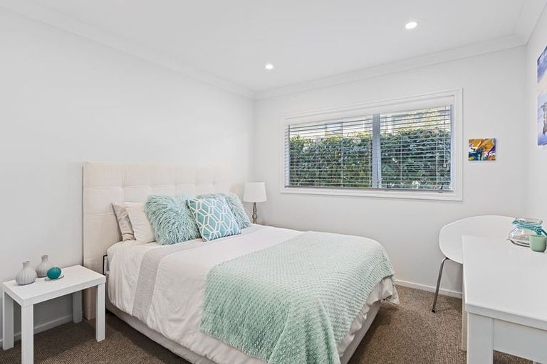 Photo of property in 1/4 Holt Avenue, Torbay, Auckland, 0630