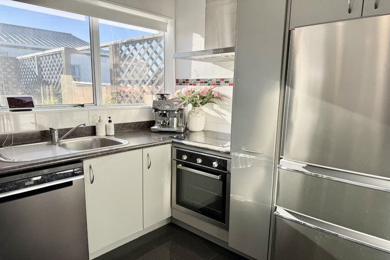 Photo of property in 43 Cleat Street, Whitby, Porirua, 5024