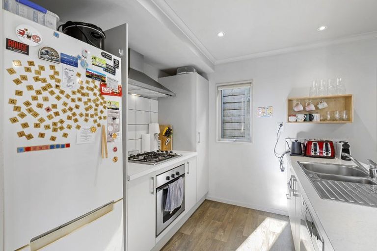 Photo of property in 8/16 Black Rock Road, Newlands, Wellington, 6037