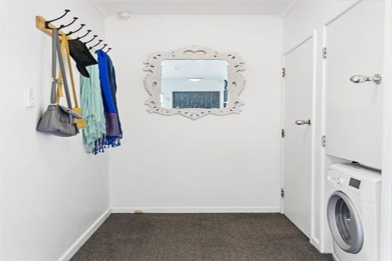 Photo of property in 2/2a Eskdale Road, Birkdale, Auckland, 0626