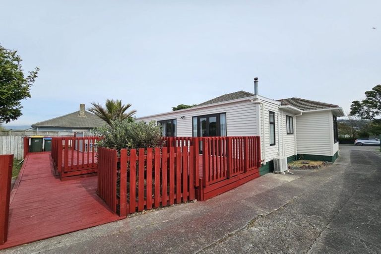 Photo of property in 3-3a Mana Avenue, Titahi Bay, Porirua, 5022
