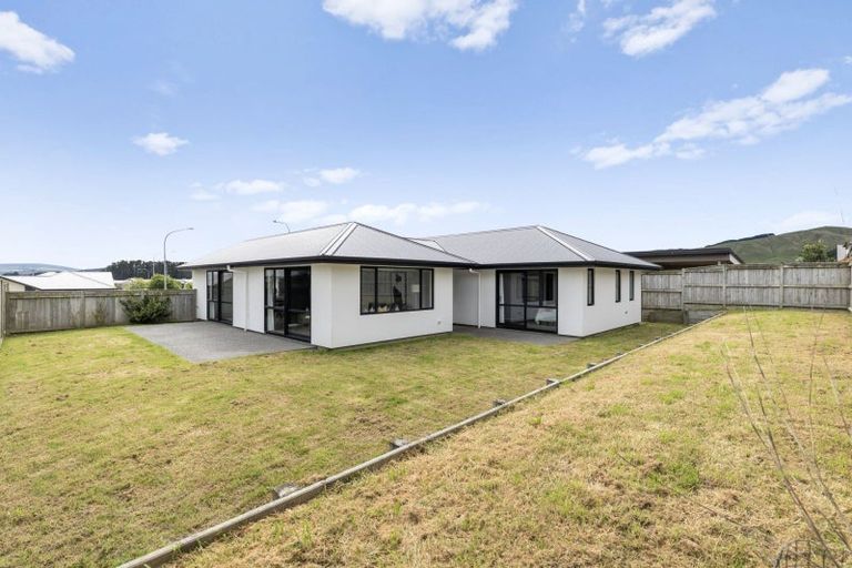 Photo of property in 202 Pacific Drive, Fitzherbert, Palmerston North, 4410