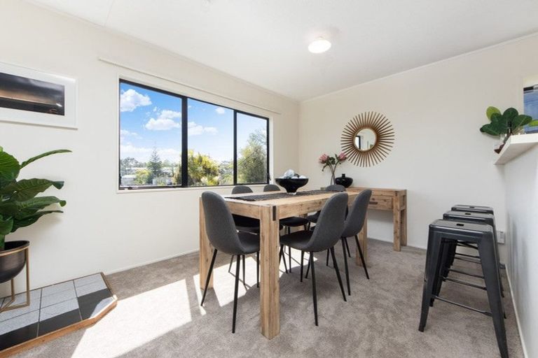 Photo of property in 2/77 Stanley Road, Glenfield, Auckland, 0629