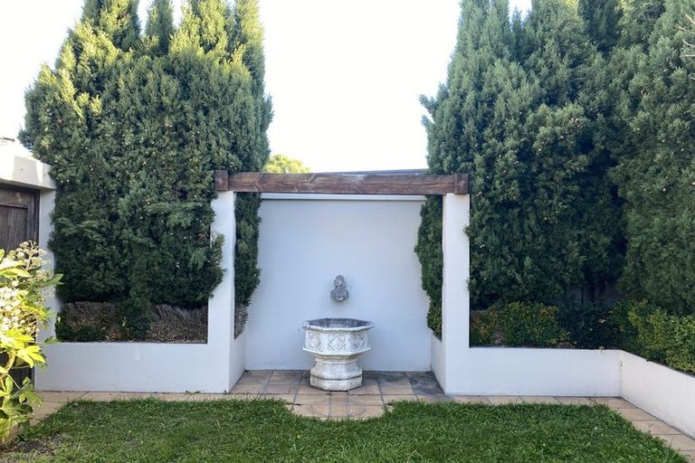 Photo of property in 2/11 Memorial Avenue, Ilam, Christchurch, 8053