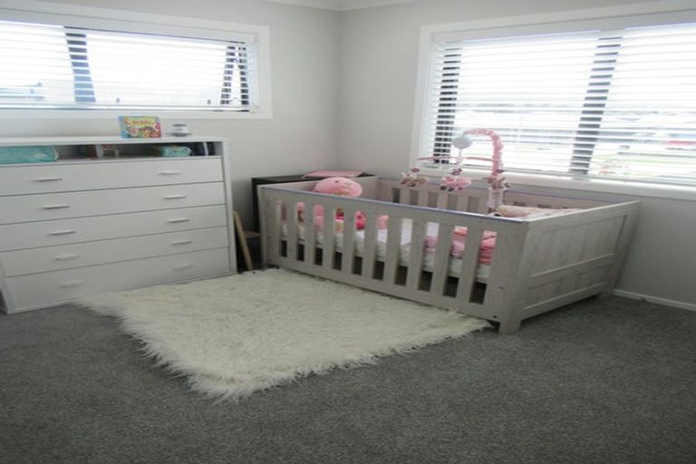 Photo of property in 1 Desert Gold Lane, Wallaceville, Upper Hutt, 5018