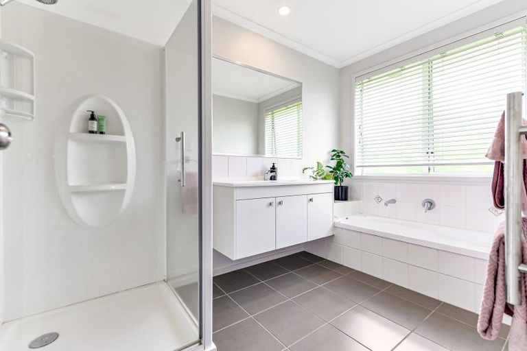 Photo of property in 22 Winchester Place, Rototuna North, Hamilton, 3210