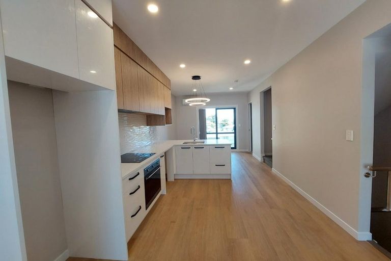 Photo of property in 1/10 Newington Road, Henderson, Auckland, 0612