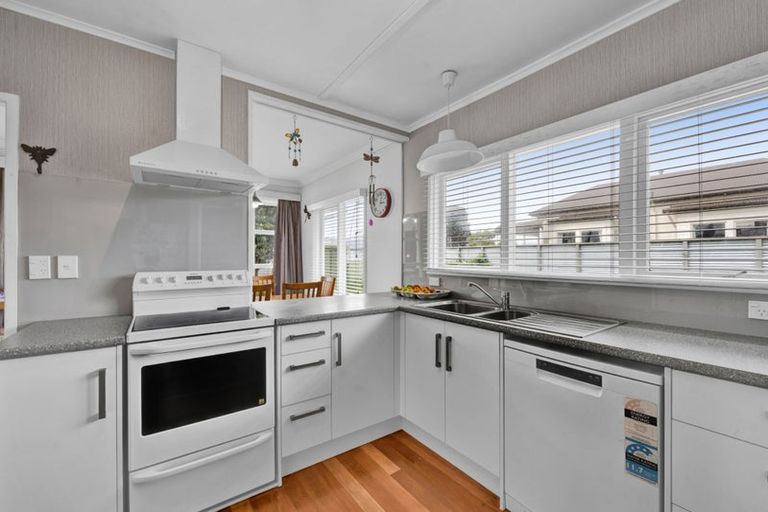Photo of property in 28 Camberwell Road, Hawera, 4610