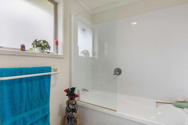 Photo of property in 37 Cabeleigh Drive, Helensville, 0800