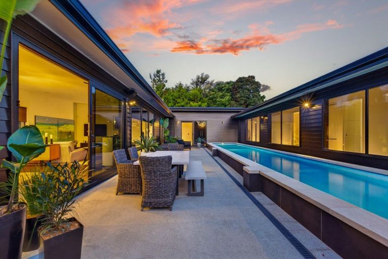 Photo of property in 27 Jervois Road, Jervoistown, Napier, 4112