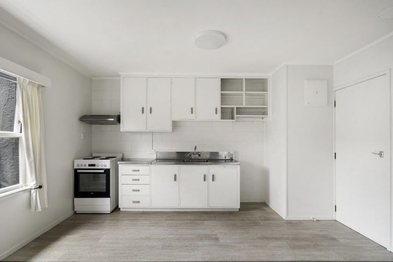 Photo of property in 5 Nea Place, Hillcrest, Auckland, 0627