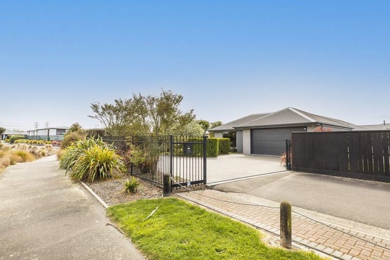 Photo of property in 71 Rannoch Drive, Broomfield, Christchurch, 8042