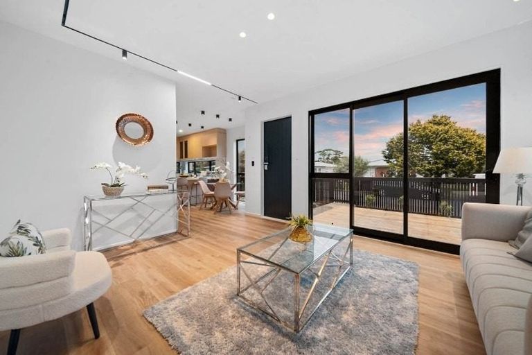 Photo of property in 6b Tainui Terrace, Mangere Bridge, Auckland, 2022