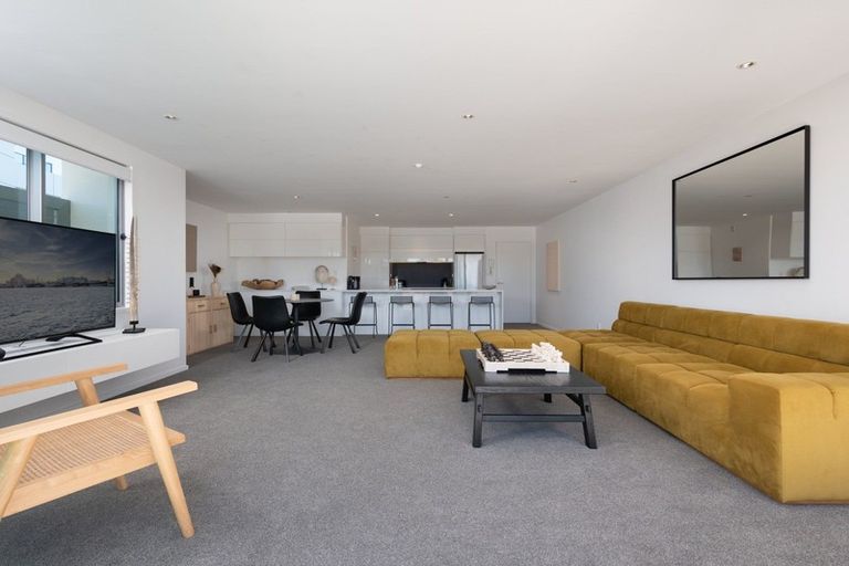 Photo of property in 135 Marine Parade, Mount Maunganui, 3116
