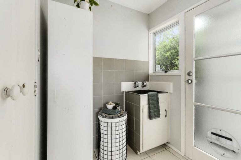 Photo of property in 42 Reynella Drive, Massey, Auckland, 0614