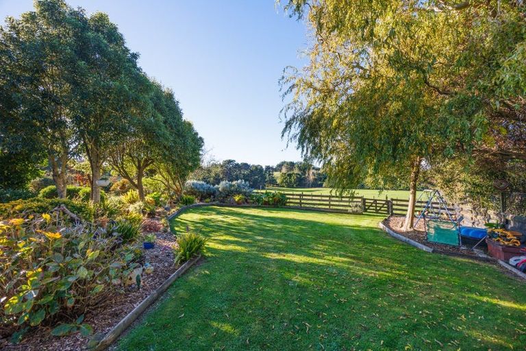 Photo of property in 34 Hazelhurst Line, Kelvin Grove, Palmerston North, 4470