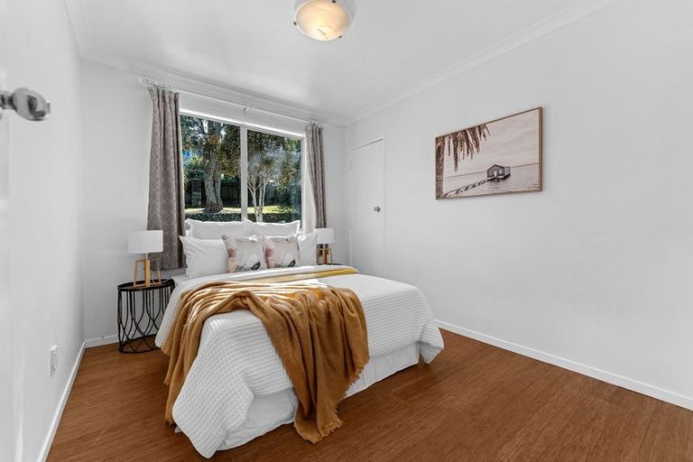 Photo of property in 20 Finn Place, Totara Vale, Auckland, 0629